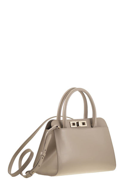 Fabiana Filippi, mittelgroße Handtasche mit Metall-Accessoire