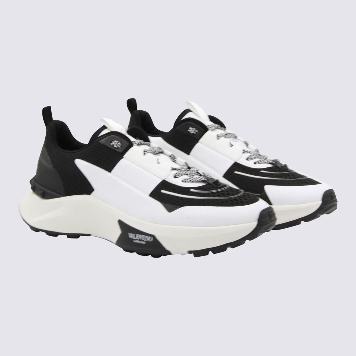 Valentino Garavani – True Act – Sneakers aus weißem und schwarzem Leder
