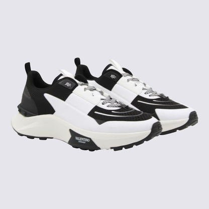 Valentino Garavani – True Act – Sneakers aus weißem und schwarzem Leder