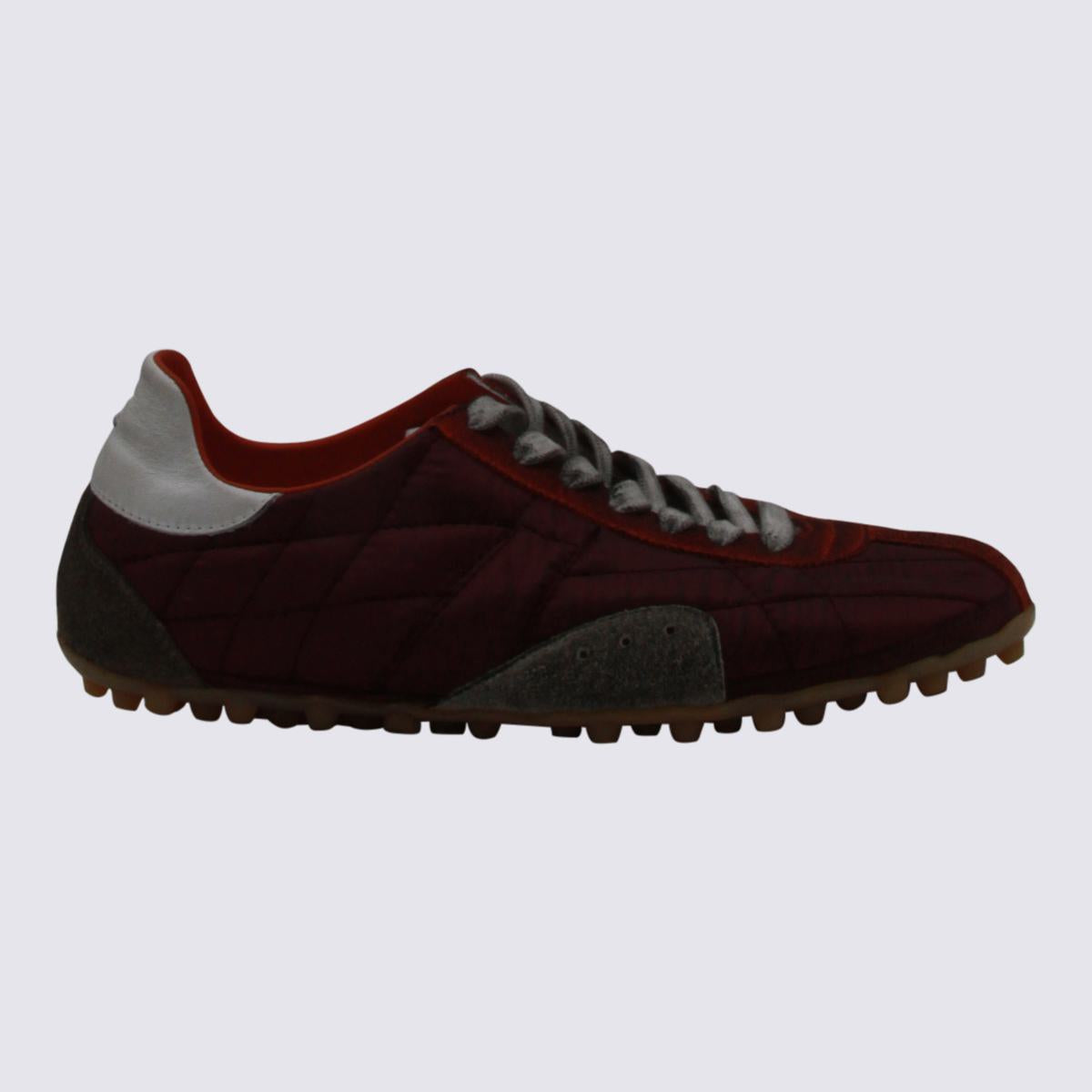 Dunkelrote Sneakers von Maison Margiela