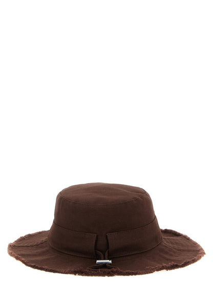 Jacquemus Fischerhut „Le Bob Artichaut“.