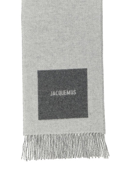 Jacquemus-Schal „L'Echarpe Rond Carré“.