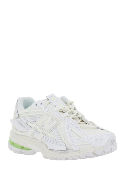 „1906R“ Weißer Sneaker mit Mesh-Design und seitlichem Logo aus Kunstfaser, Unisex
