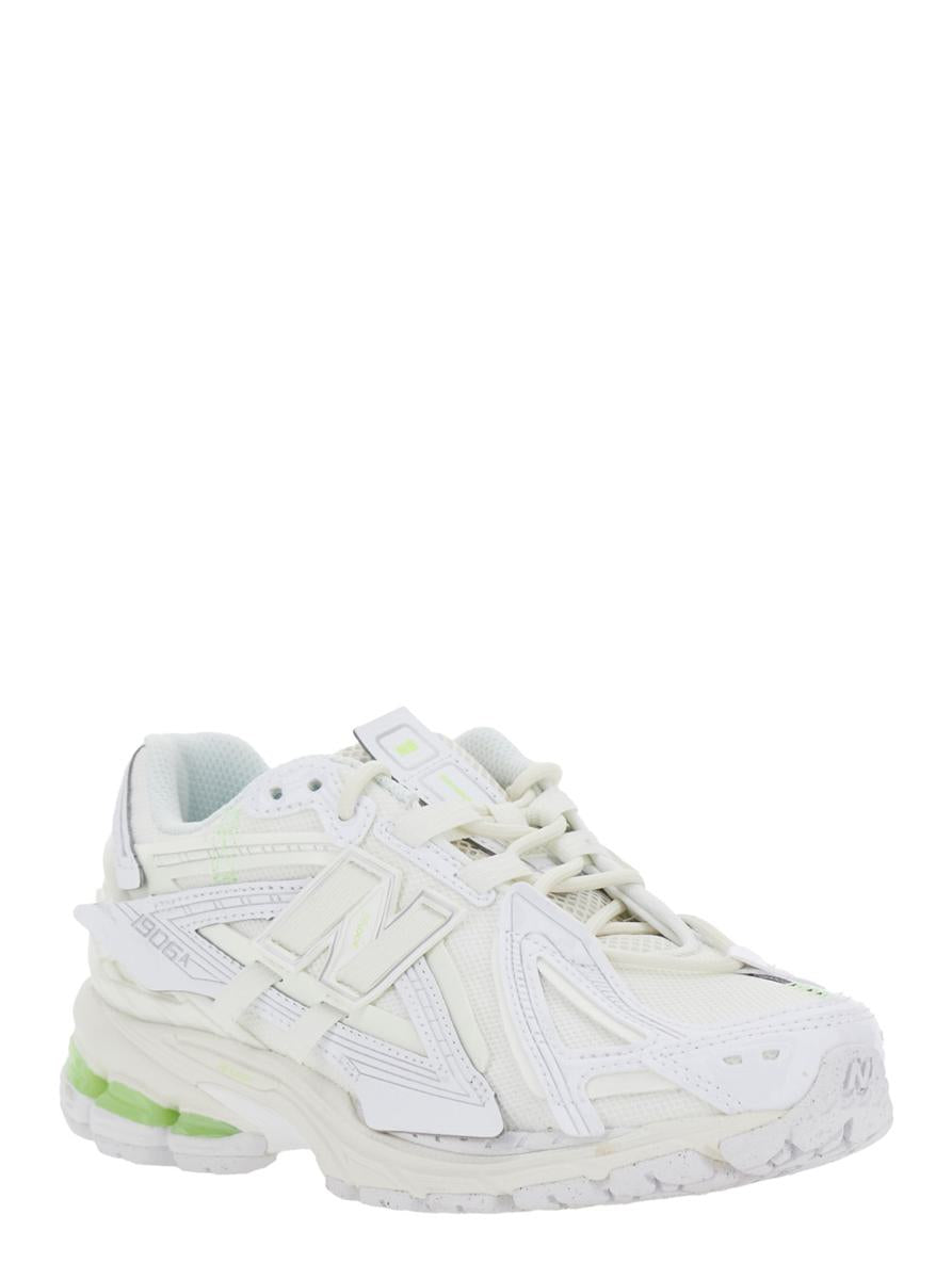 „1906R“ Weißer Sneaker mit Mesh-Design und seitlichem Logo aus Kunstfaser, Unisex