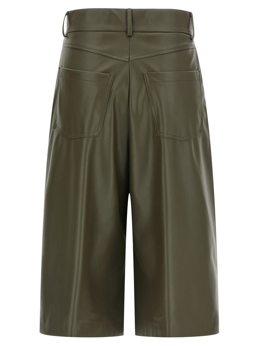 Hautfarbene Bermudashorts in Lederoptik