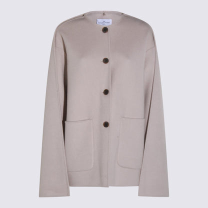 Der beige Wollmantel von Dynamis Studio