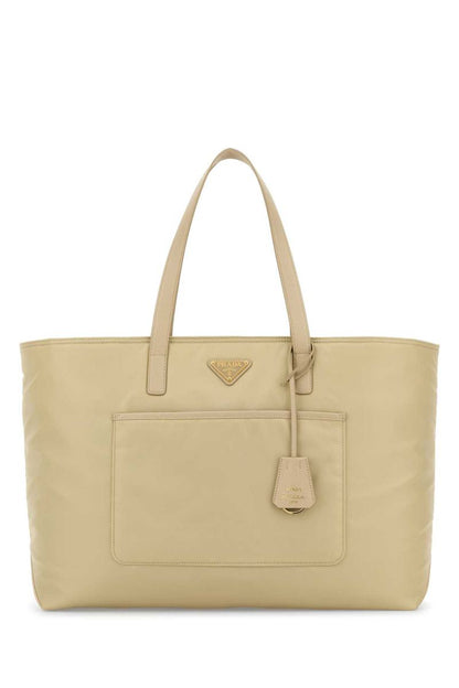 Prada-Handtaschen.