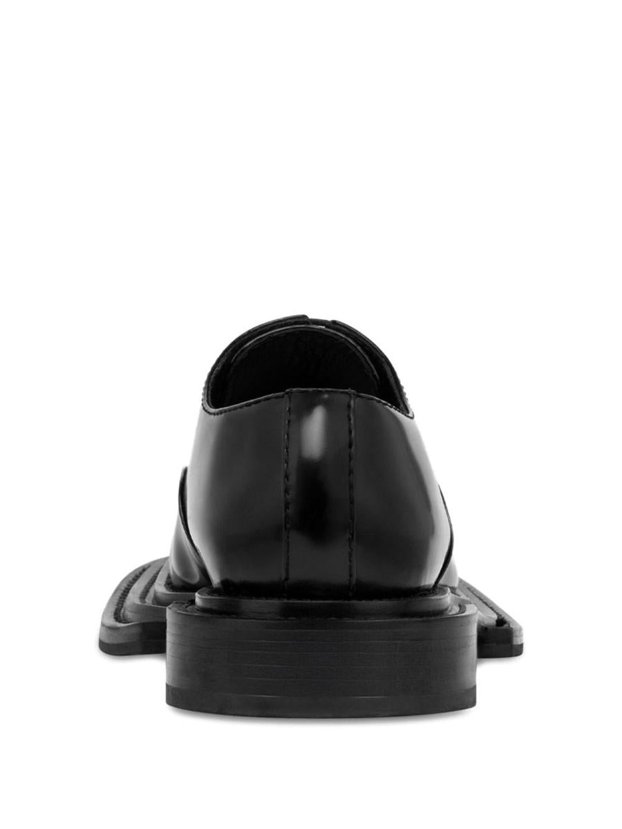Moschino Flache Schuhe