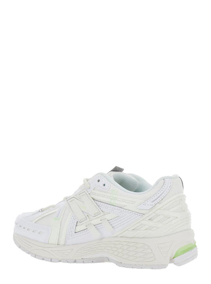 „1906R“ Weißer Sneaker mit Mesh-Design und seitlichem Logo aus Kunstfaser, Unisex