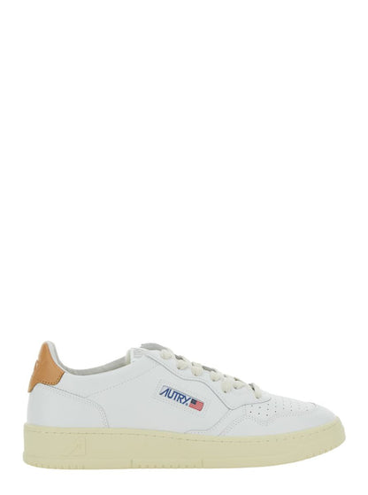 Weiße Sneakers „Medalist Low“ mit kontrastierender Fersenlasche aus Leder für Herren