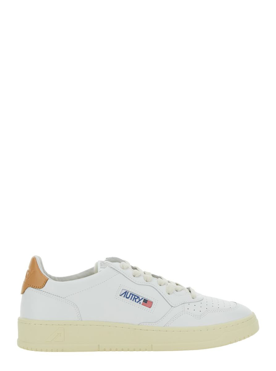 Weiße Sneakers „Medalist Low“ mit kontrastierender Fersenlasche aus Leder für Herren