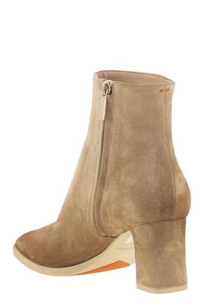 Santoni Wildleder-Stiefeletten mit mittelhohem Absatz
