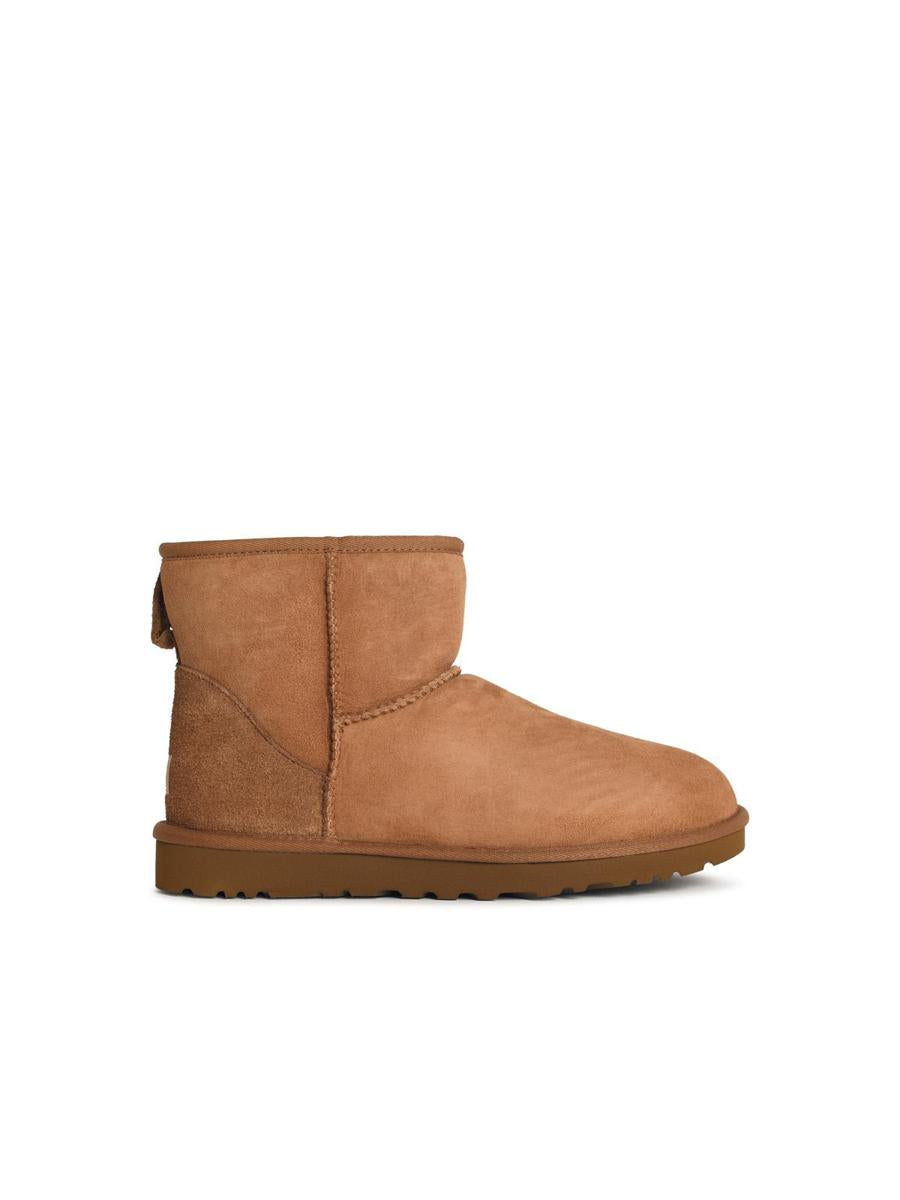 UGG „Classic Mini“ Wildlederstiefel in Kastanienbraun