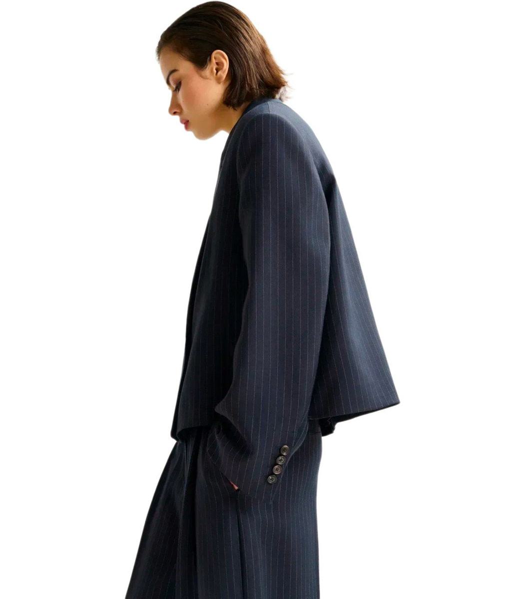 Essentiel Antwerp – Kurzer Blazer „Itzle“ in Marineblau