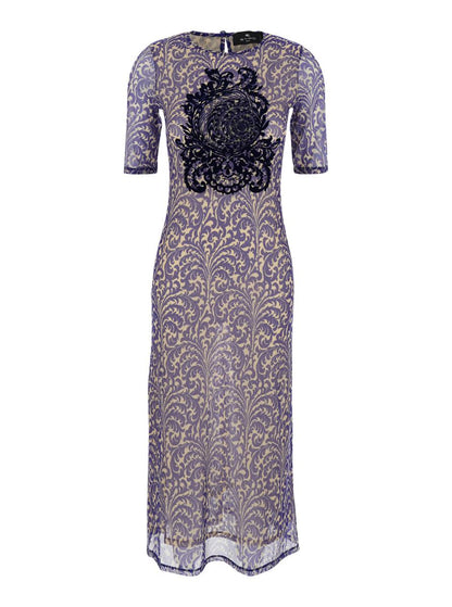 Blaues langes Kleid mit Maxi-Blumendruck auf der Vorderseite und Allover-Print aus technischem Stoff. Frau