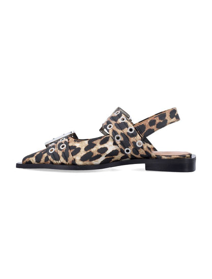 Ganni – Feminine Ballerinas aus Satin mit Leopardenmuster und Schnalle