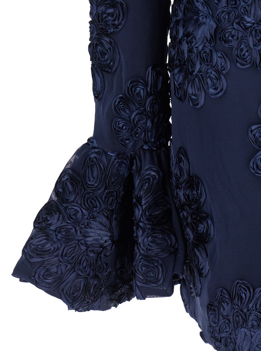 Blaues Kleid mit Mesh-Einsätzen und geprägten Blumen aus Stoff für Damen