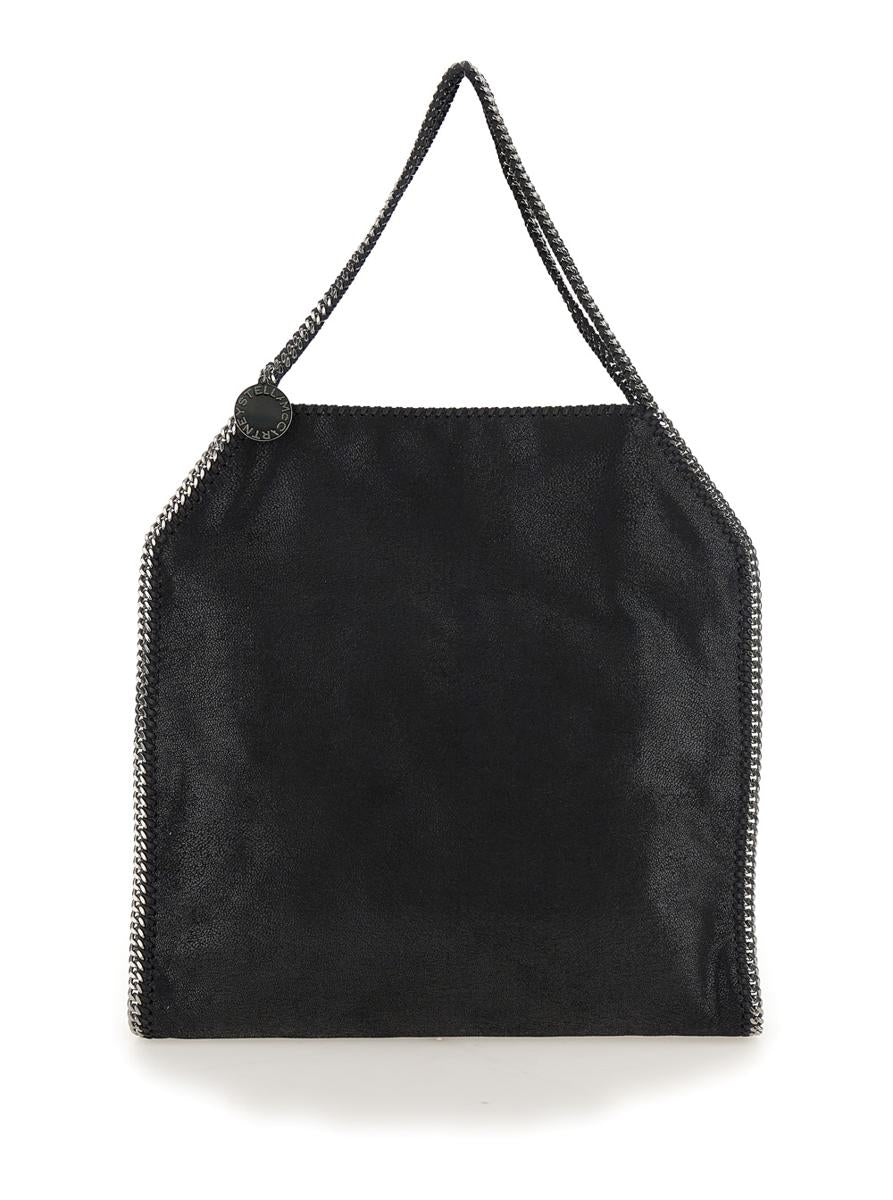 Schwarze Handtasche mit diamantartiger Kette und Logo-Anhänger auf der Vorderseite aus Ökoleder für Damen