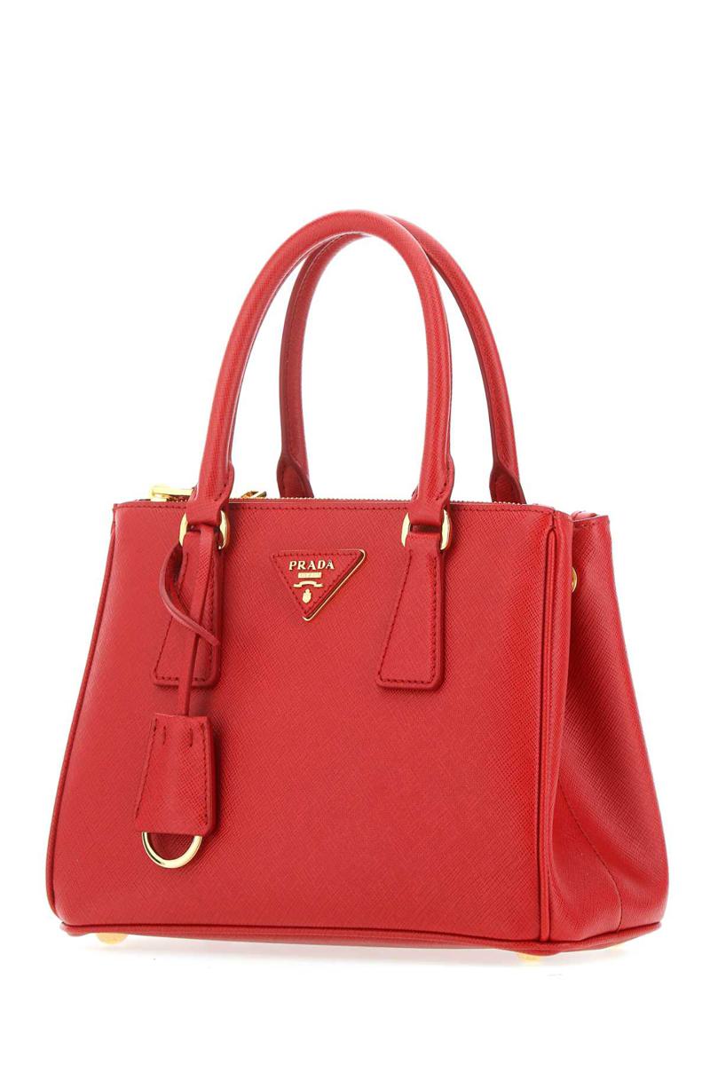 Prada-Handtaschen.