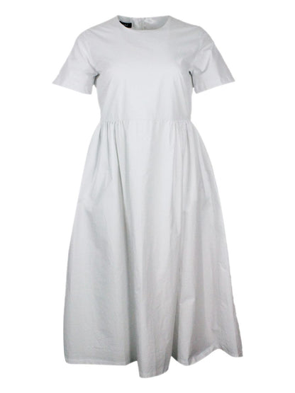 Weißes Baumwollkleid hinzufügen