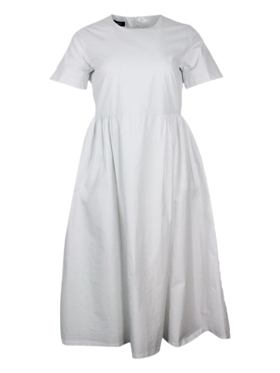 Weißes Baumwollkleid hinzufügen