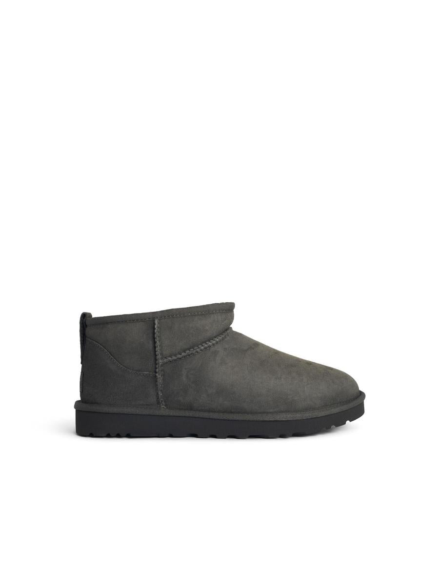 UGG „Classic Ultra Mini“ Wildlederstiefel in Grau