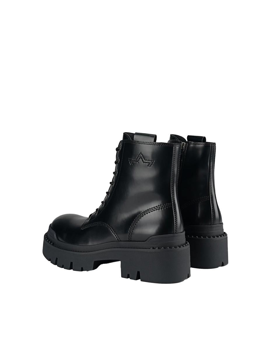 Stiefel aus Esche