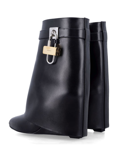 Givenchy Ankle Boots aus Leder mit Haifischverschluss