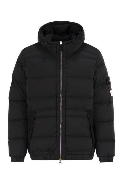 Stone Island Daunenjacke mit Kapuze und nahtlosen, tropffreien Federkanälen