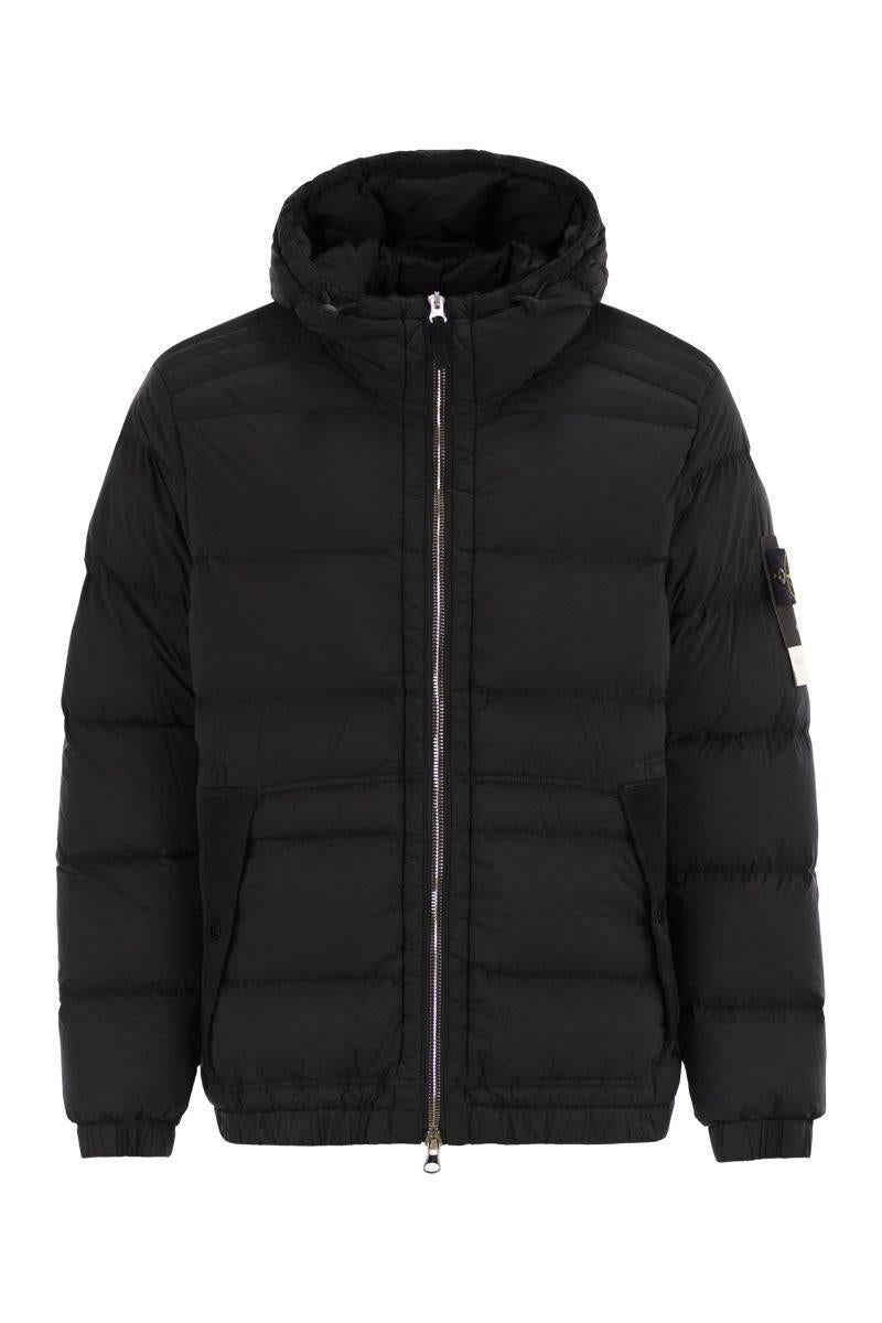 Stone Island Daunenjacke mit Kapuze und nahtlosen, tropffreien Federkanälen
