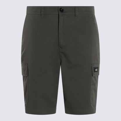 Dunkelgrüne Baumwollshorts hinzufügen