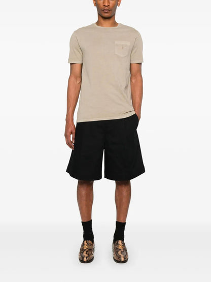 T-Shirt mit Tasche und Mineralfarbstoff