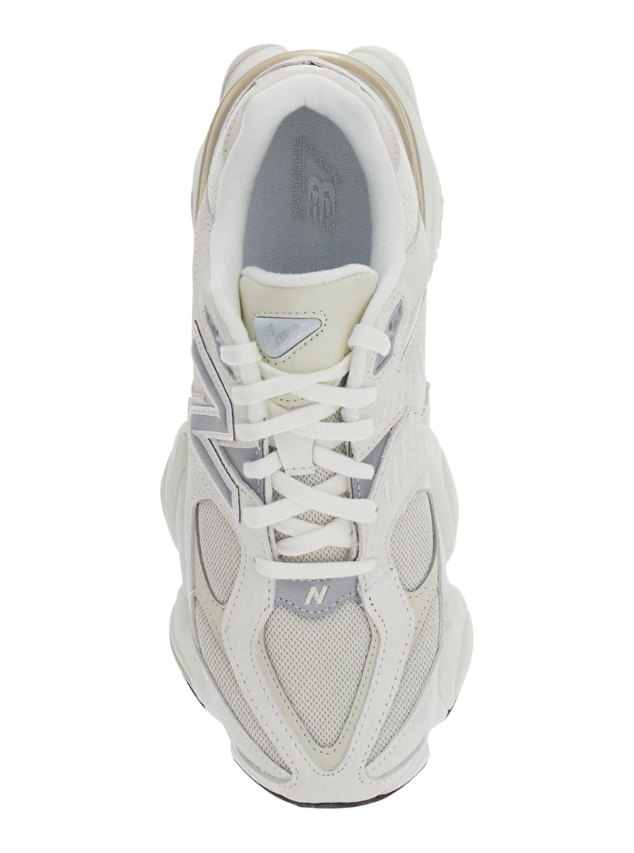 „9060“ Weißer Sneaker mit seitlichem Logo und dicker Sohle aus Wildleder, Unisex