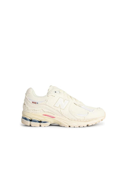 New Balance „2002 R“ – Sneaker aus elfenbeinfarbenem Stoff
