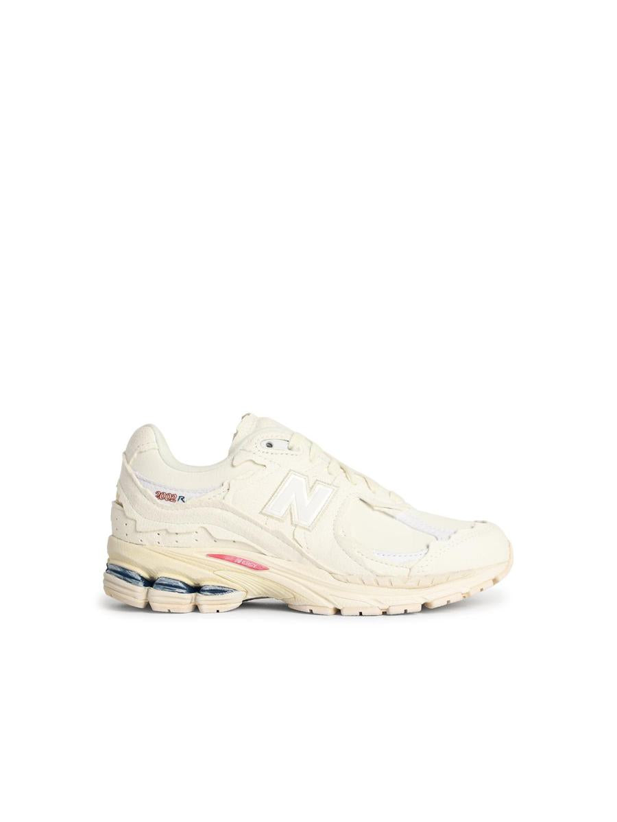 New Balance „2002 R“ – Sneaker aus elfenbeinfarbenem Stoff