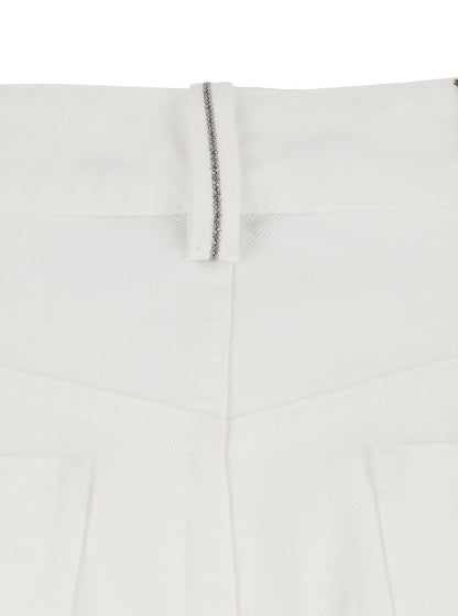 Weiße Five-Pocket-Hose mit Logo-Patch auf der Rückseite aus Baumwolle für Damen