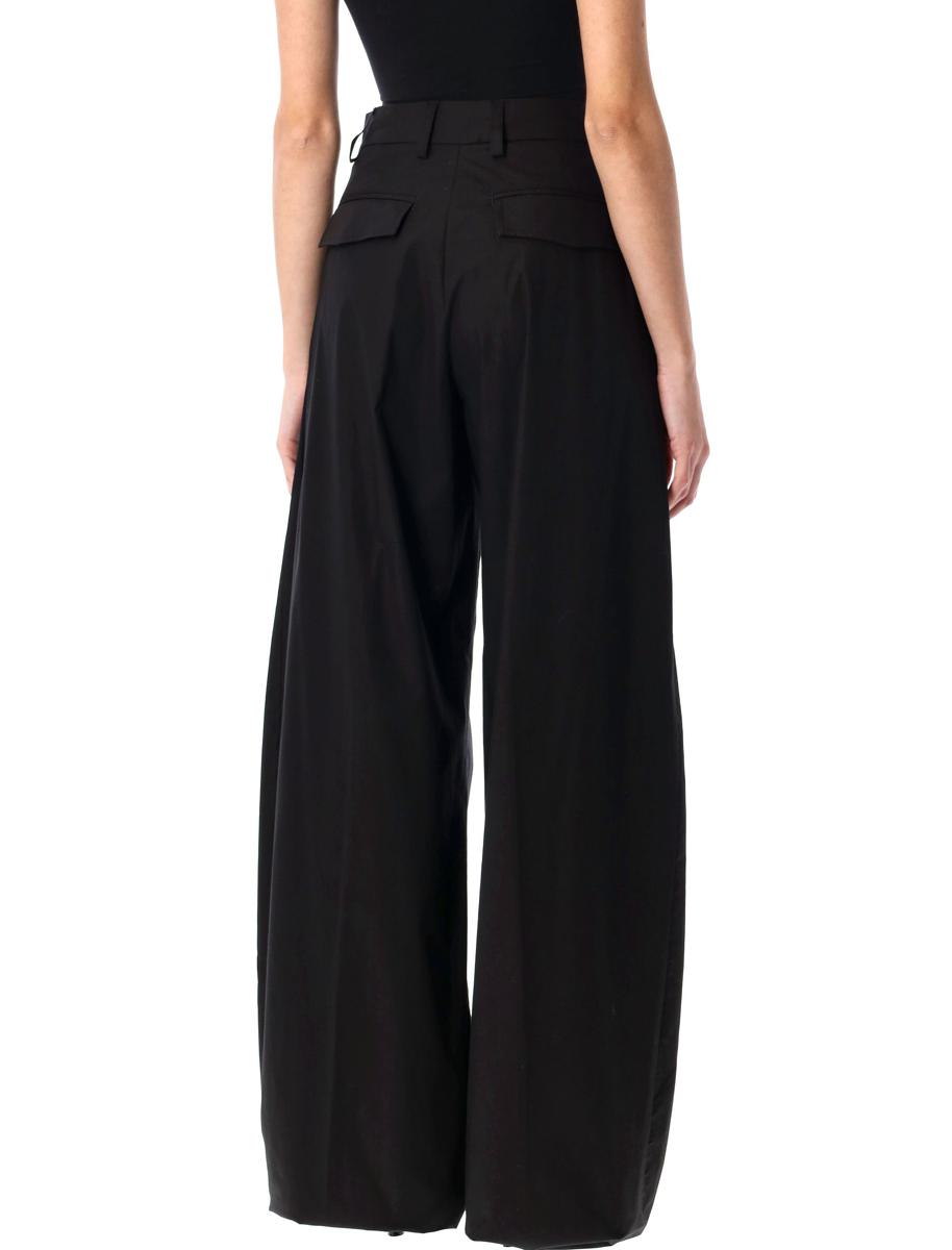 Die neueste Billie-Hose