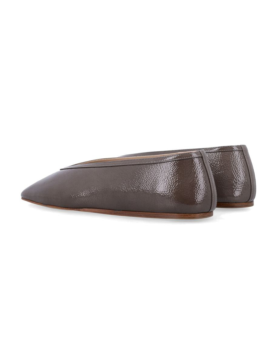 Le Monde Beryl Luna Taupe-Pantoffeln aus Lackleder