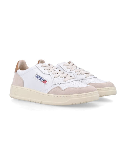 Autry – Medalist – Niedrige Sneakers in Weiß und Braun