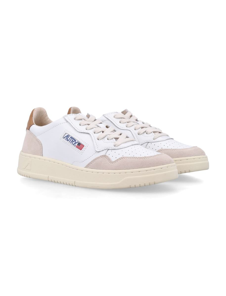 Autry – Medalist – Niedrige Sneakers in Weiß und Braun