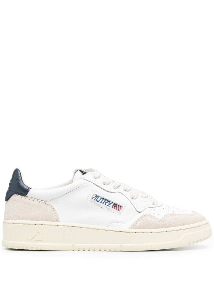 Weiße Low-Top-Sneaker „Medalist“ mit Wildledereinsätzen und kontrastierender Fersenlasche aus Leder für Herren