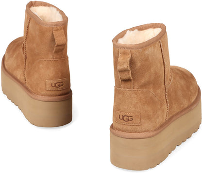 UGG Classic Mini-Stiefeletten mit Plateausohle