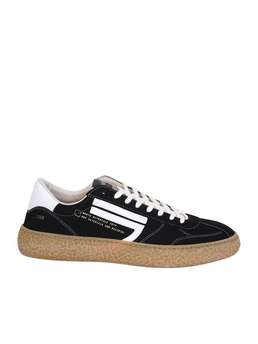 Puraai Sneaker