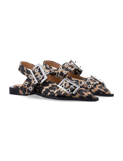 Ganni – Feminine Ballerinas aus Satin mit Leopardenmuster und Schnalle