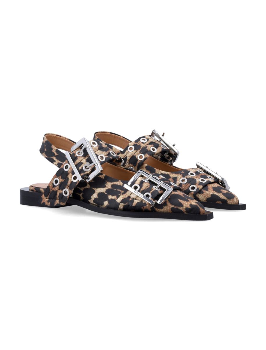 Ganni – Feminine Ballerinas aus Satin mit Leopardenmuster und Schnalle
