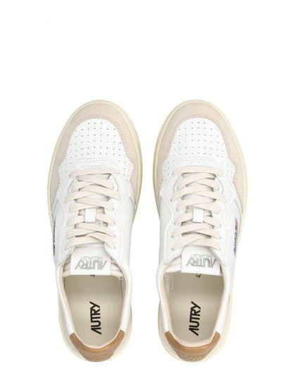 Autry – Medalist – Niedrige Sneakers in Weiß und Braun