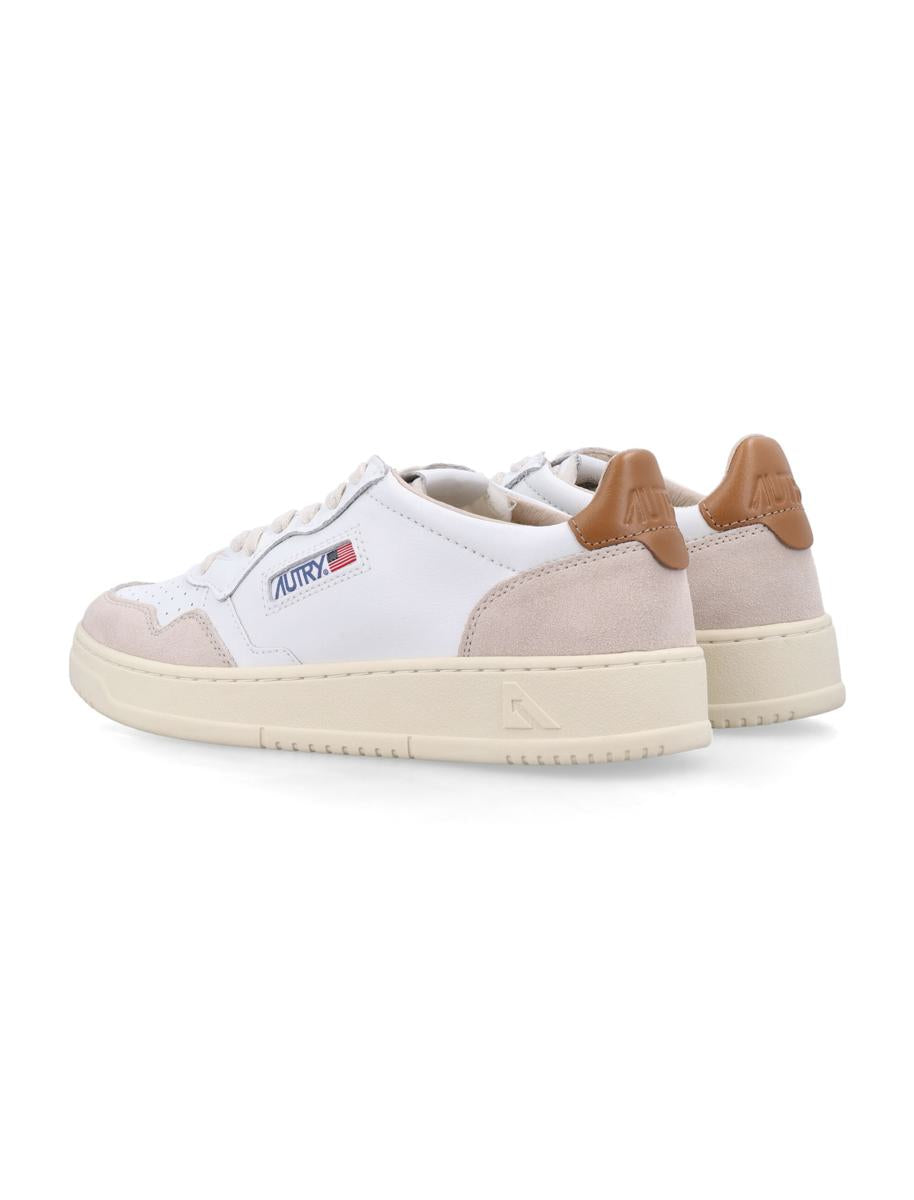 Autry – Medalist – Niedrige Sneakers in Weiß und Braun
