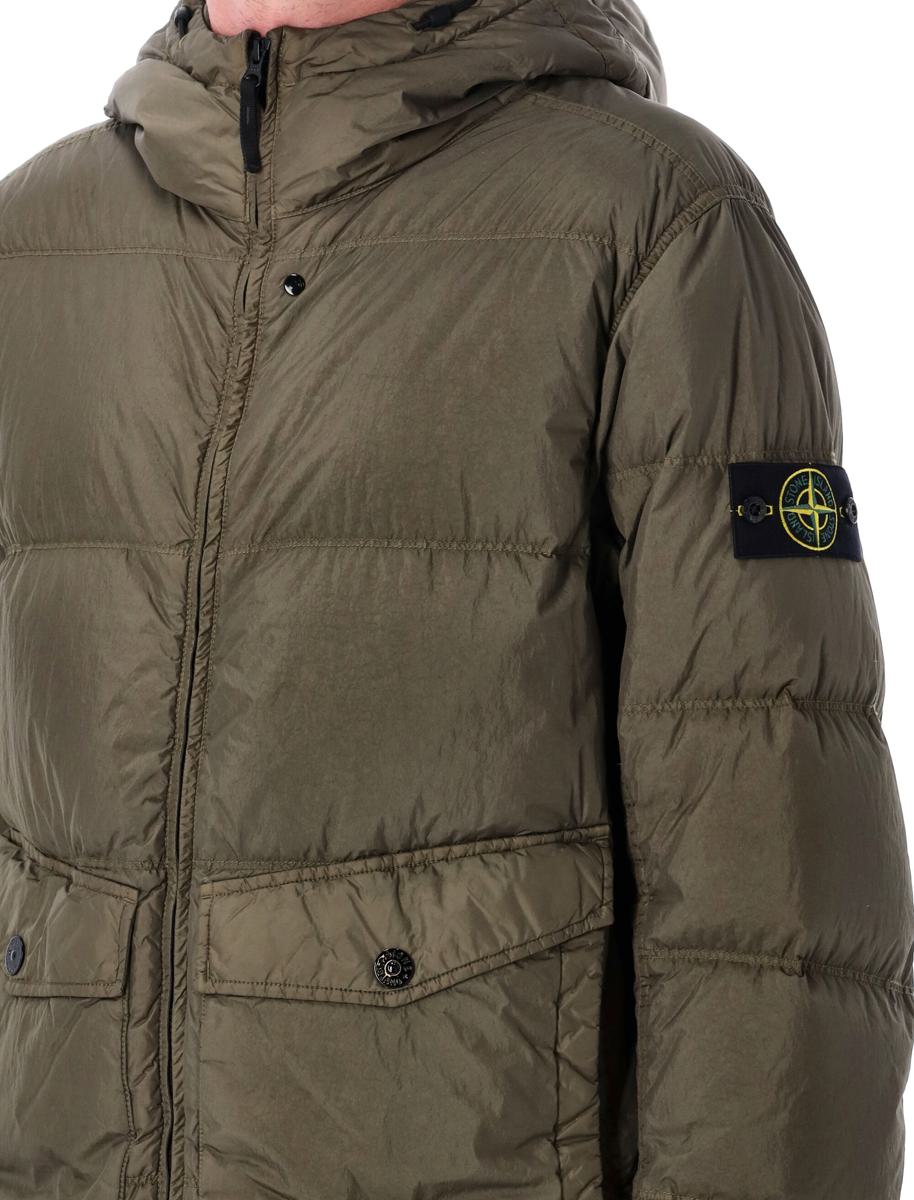 Stone Island – Daunenjacke mit Kapuze und Crinkle-Muster in Stückfärbung