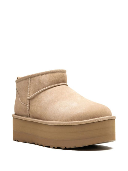 Ugg – Klassische Ultra-Mini-Plateau-Stiefeletten