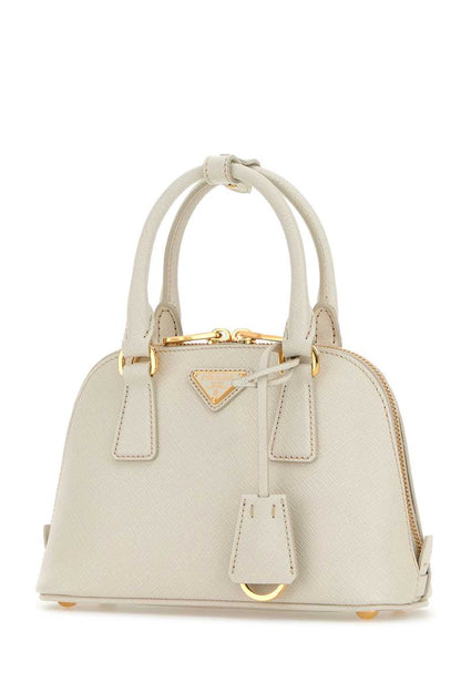 Prada-Handtaschen.